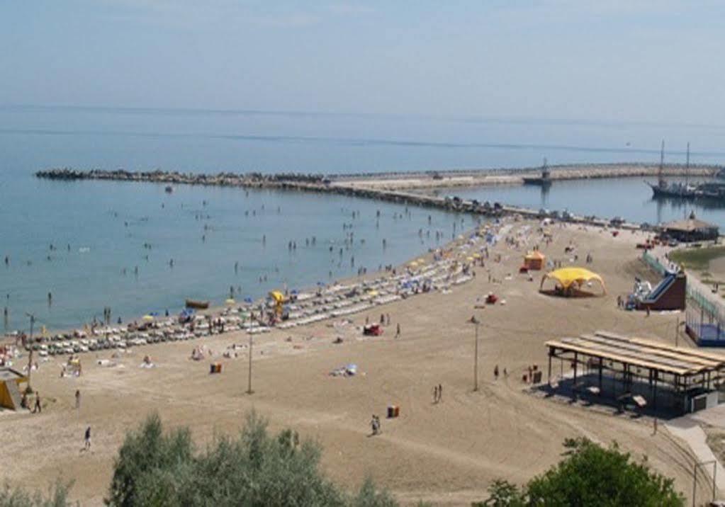 Hotel Apartament Constanta Bagian luar foto